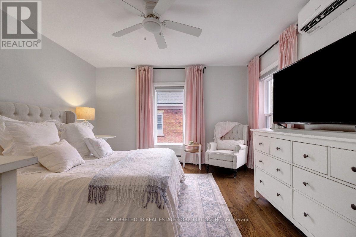 8 North Street, Perth, ON - Indoor Photo Showing Bedroom