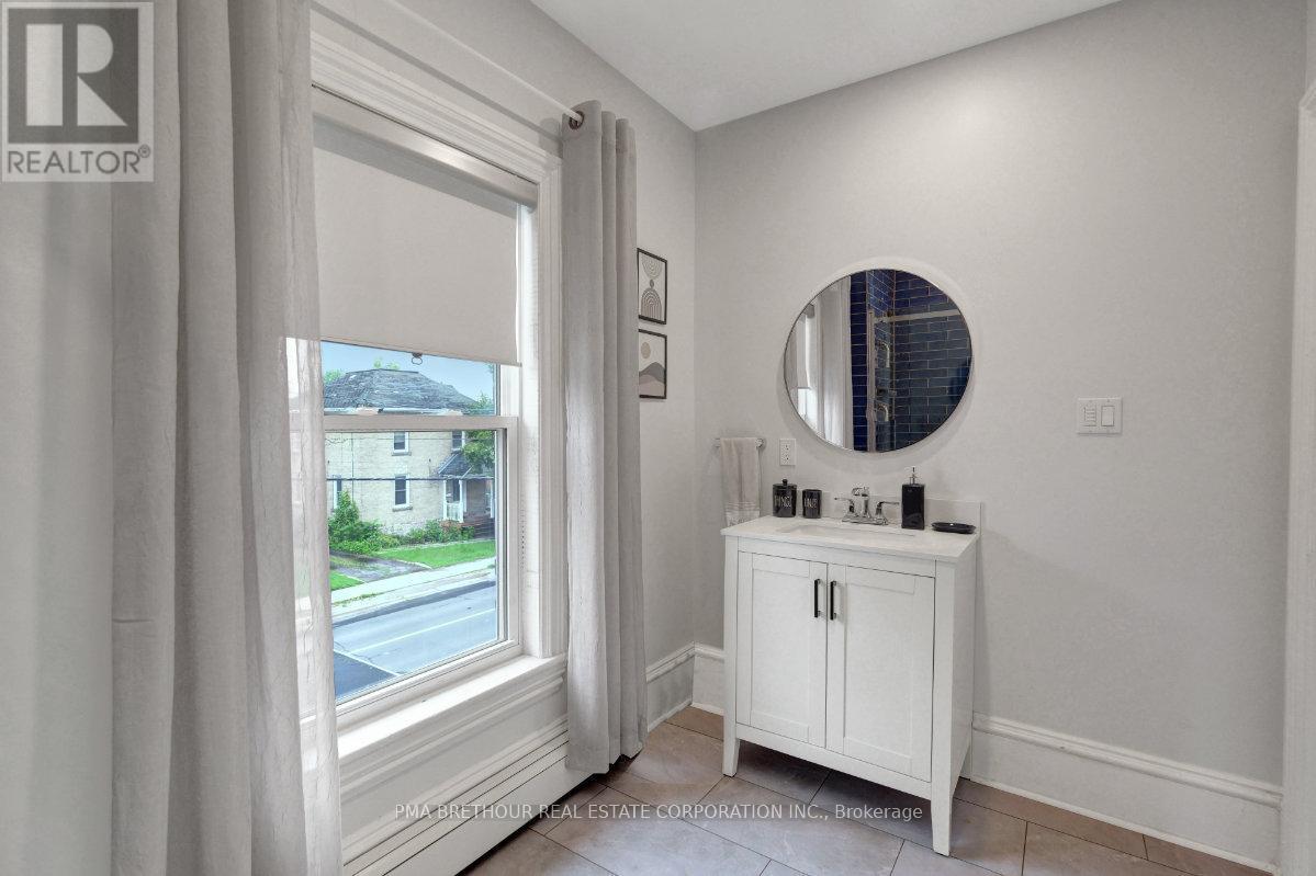 8 North Street, Perth, ON - Indoor