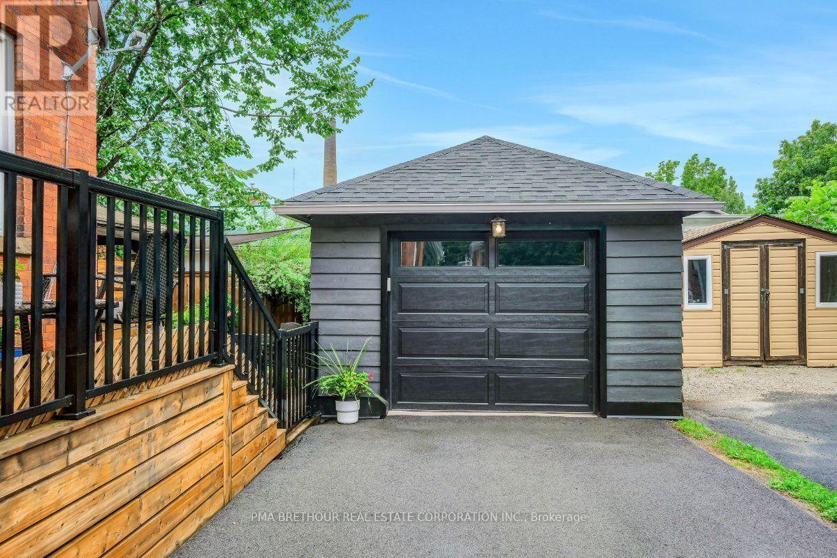 8 North Street, Perth, ON - Outdoor