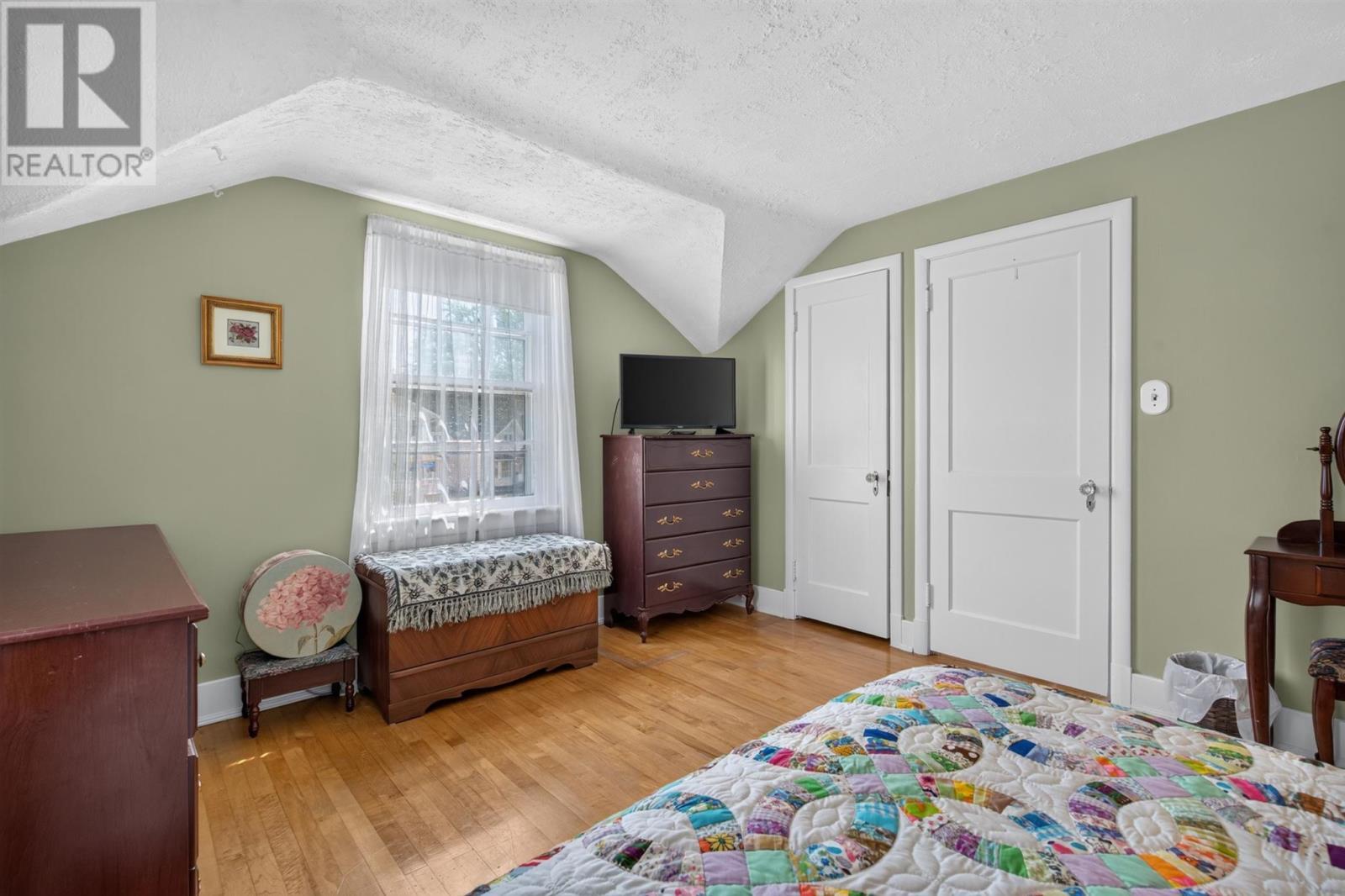 155 Pine St, Sault Ste. Marie, ON - Indoor Photo Showing Bedroom