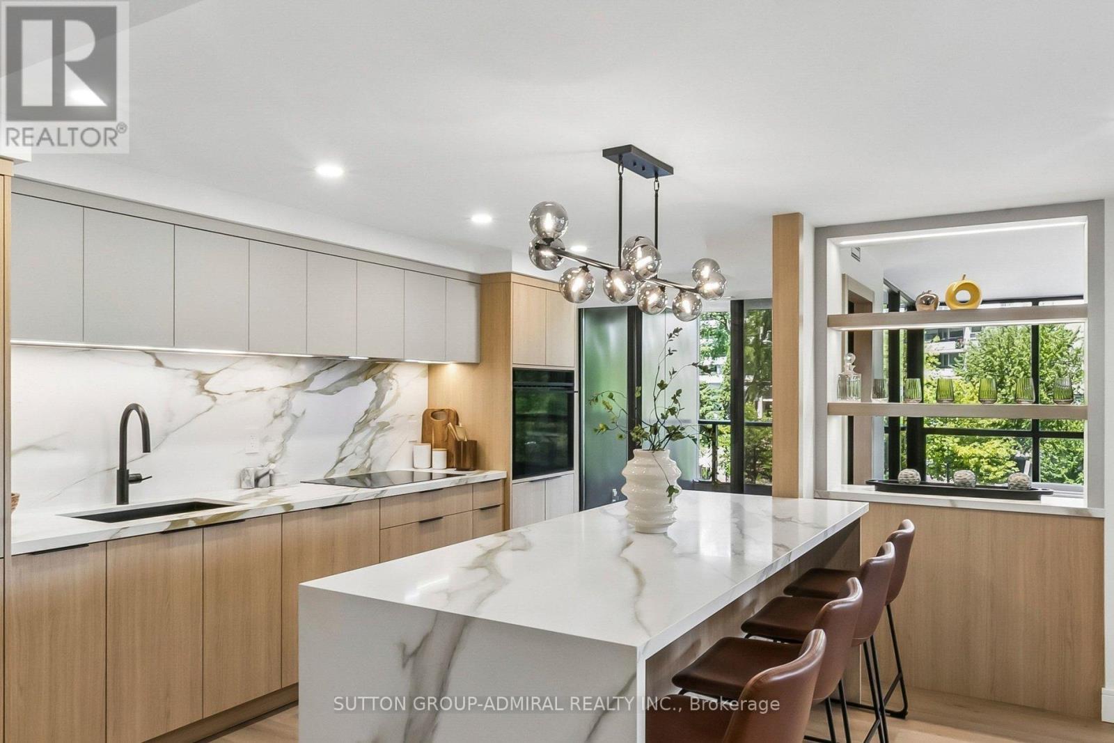 301 - 3900 Yonge Street, Toronto, ON - Indoor Photo Showing Kitchen With Upgraded Kitchen