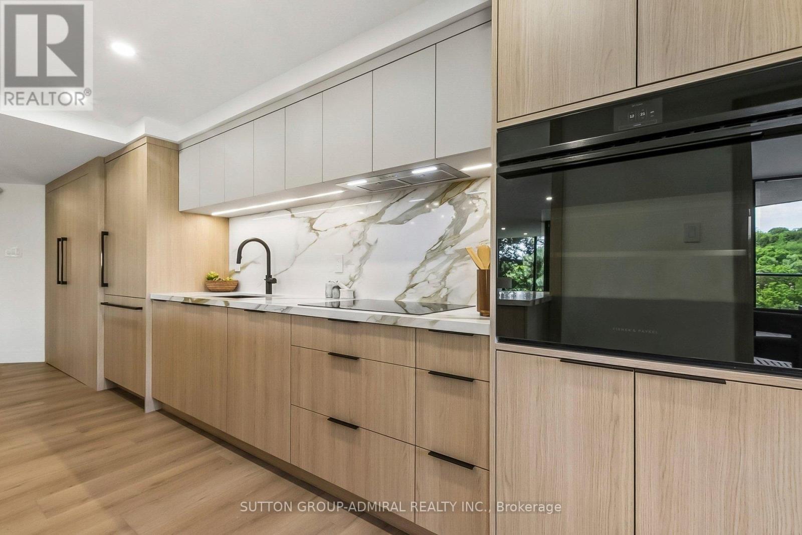301 - 3900 Yonge Street, Toronto, ON - Indoor Photo Showing Kitchen