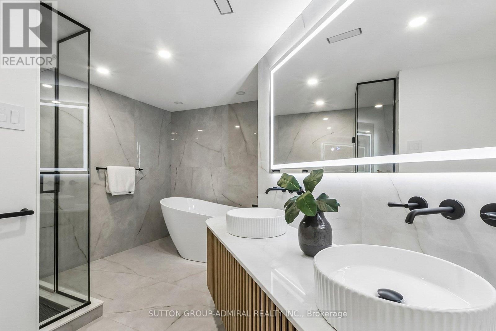 301 - 3900 Yonge Street, Toronto, ON - Indoor Photo Showing Bathroom