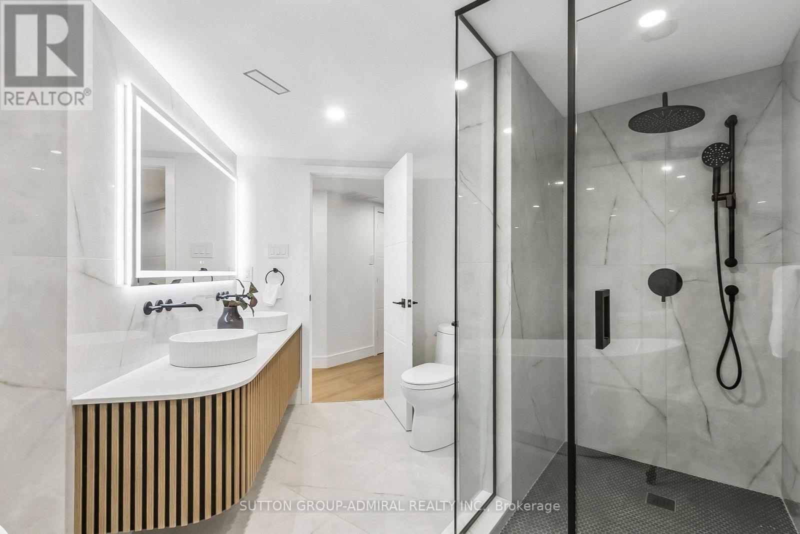 301 - 3900 Yonge Street, Toronto, ON - Indoor Photo Showing Bathroom