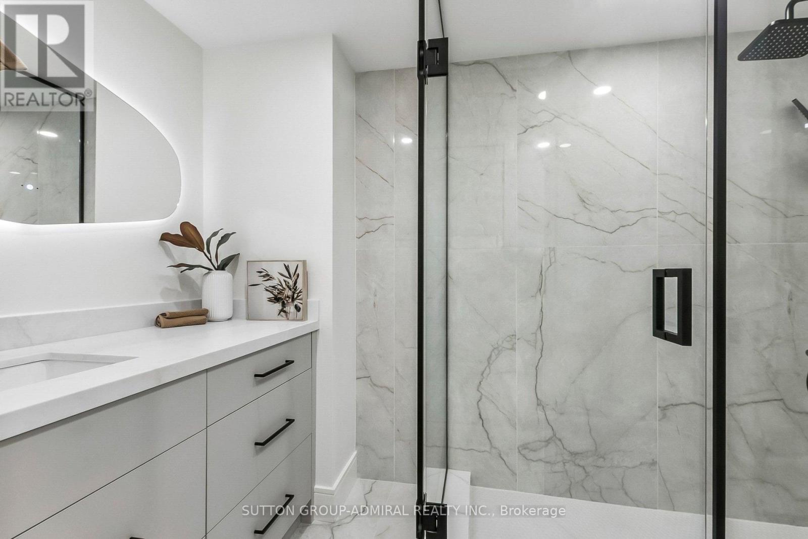 301 - 3900 Yonge Street, Toronto, ON - Indoor Photo Showing Bathroom