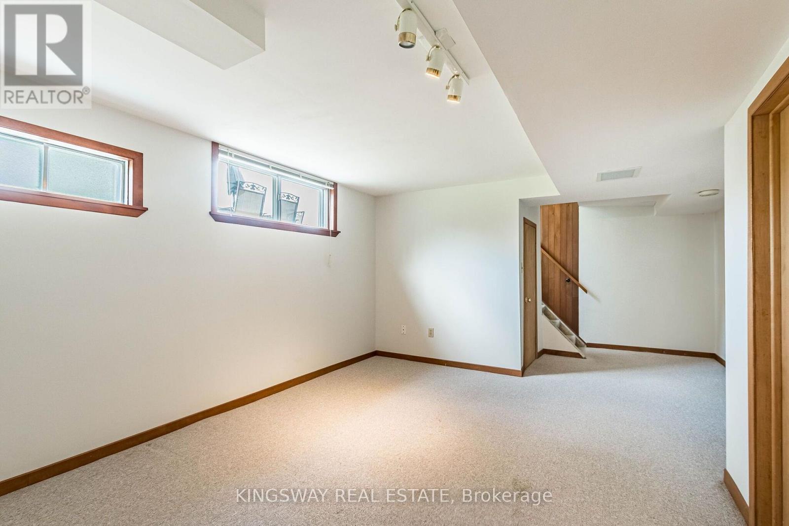 Nice large windows - 163 Floradale Drive, Mississauga, ON - Indoor Photo Showing Other Room