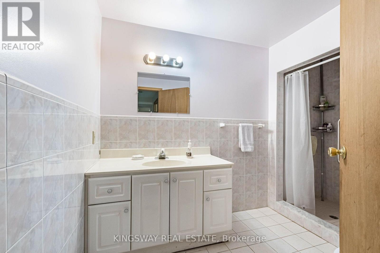 Lower Level 4 piece Bathroom - 163 Floradale Drive, Mississauga, ON - Indoor Photo Showing Bathroom