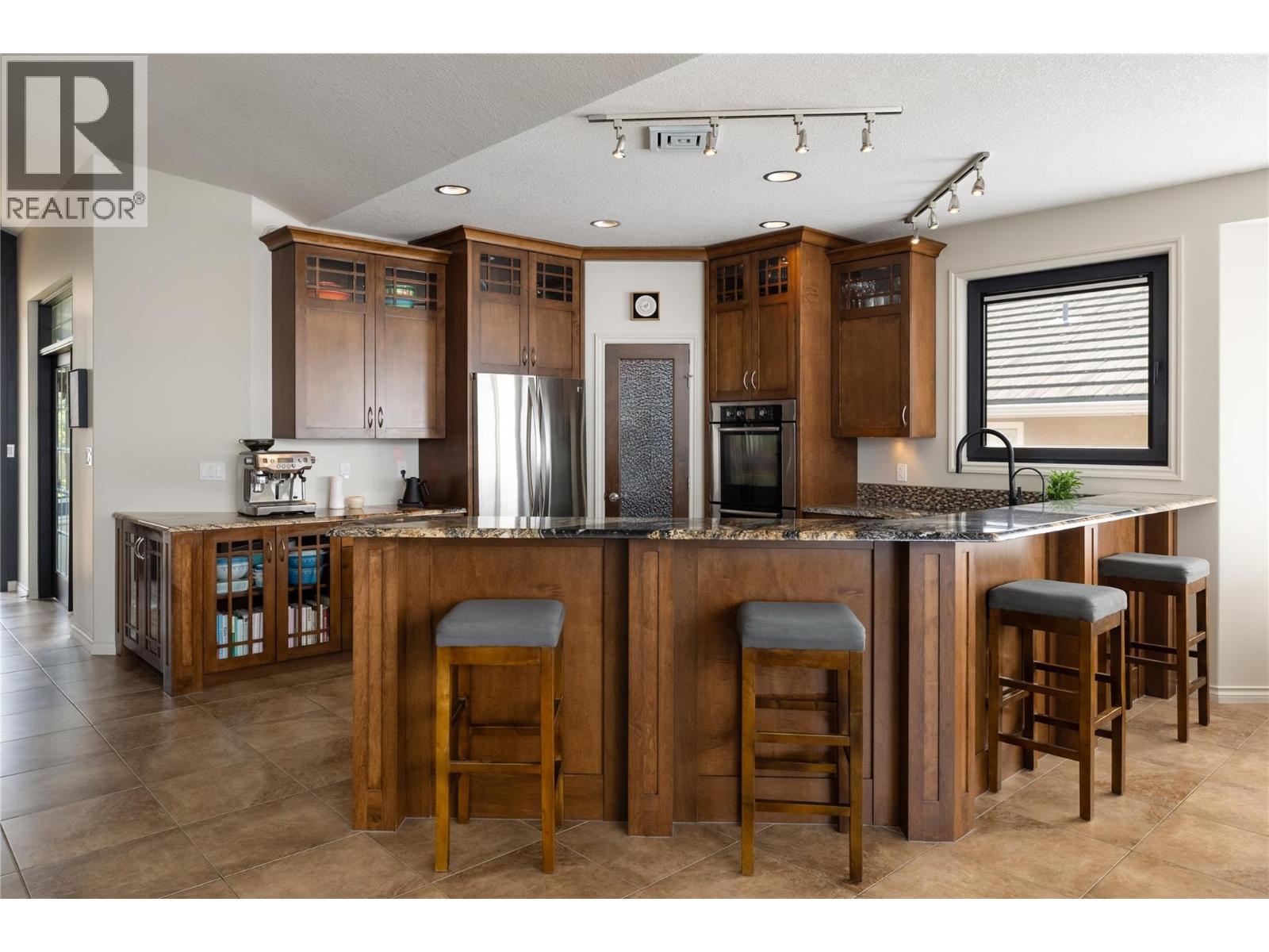10 Bayview Heights, Coldstream, BC - Indoor Photo Showing Kitchen With Upgraded Kitchen