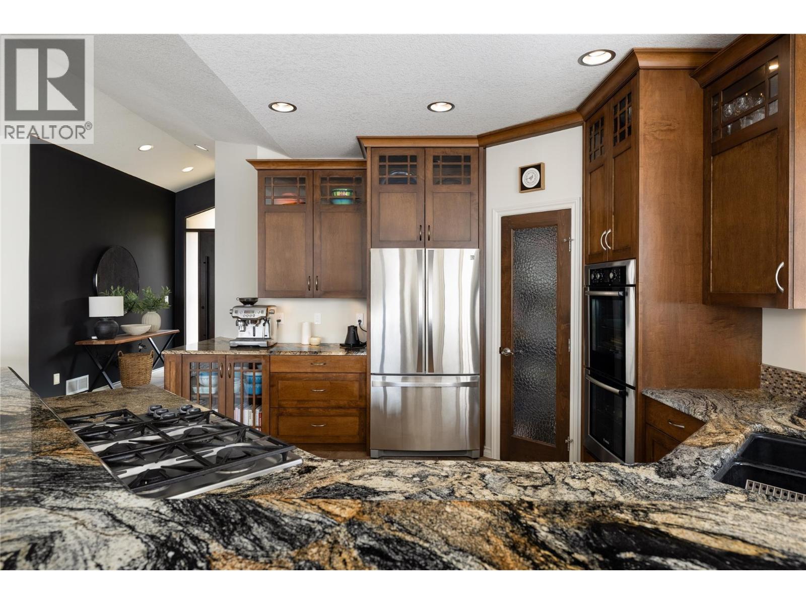 10 Bayview Heights, Coldstream, BC - Indoor Photo Showing Kitchen