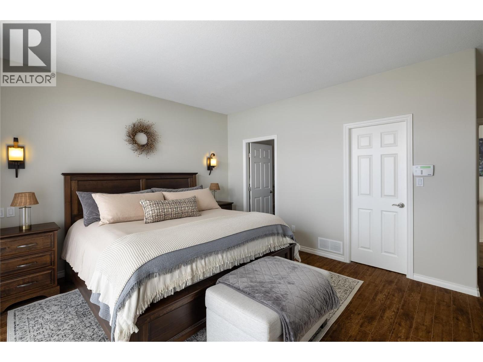 10 Bayview Heights, Coldstream, BC - Indoor Photo Showing Bedroom