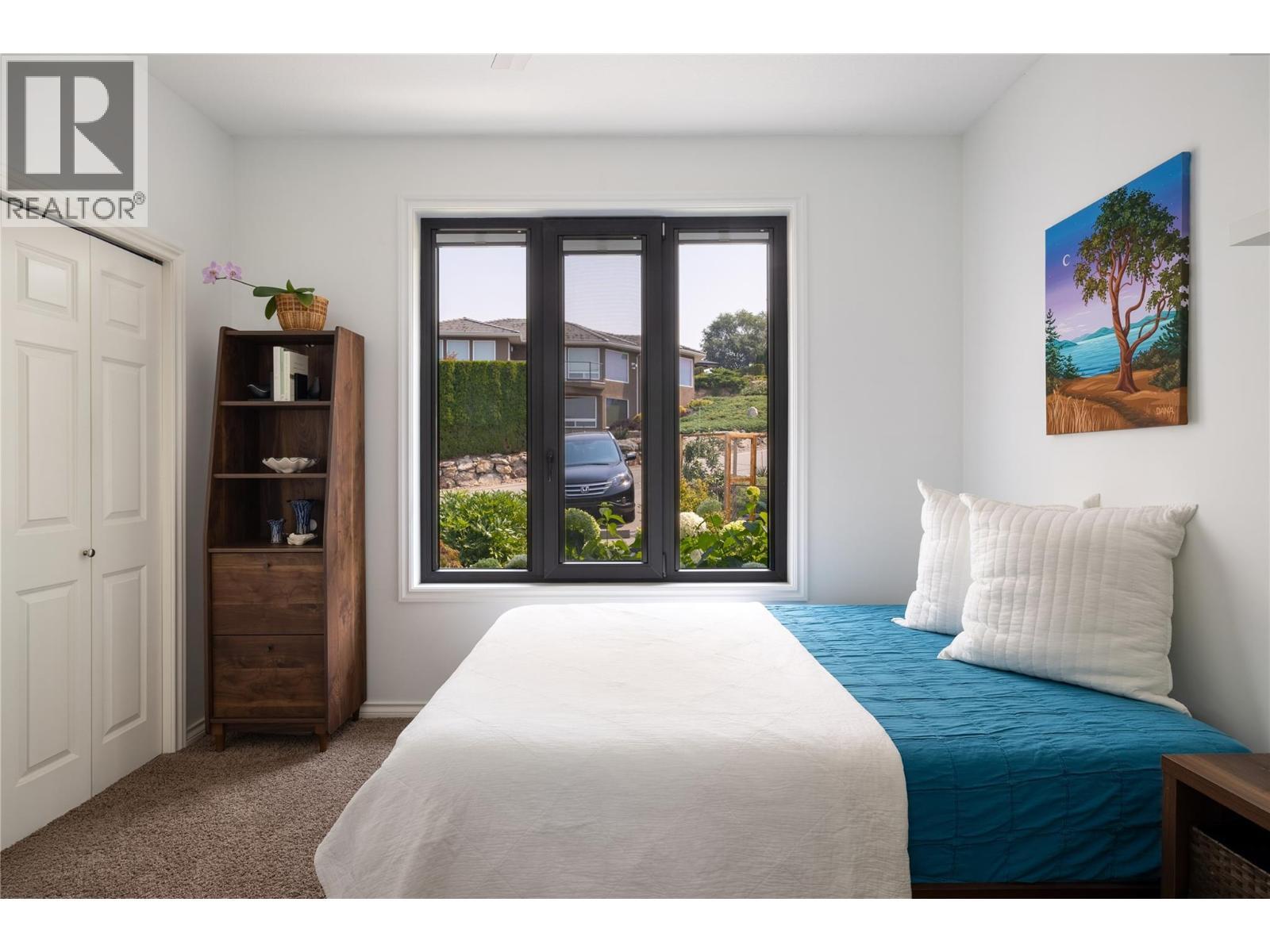 10 Bayview Heights, Coldstream, BC - Indoor Photo Showing Bedroom