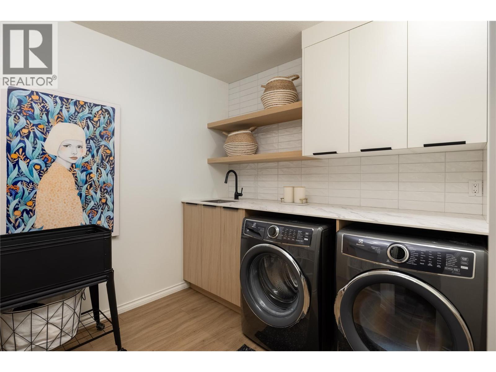 10 Bayview Heights, Coldstream, BC - Indoor Photo Showing Laundry Room