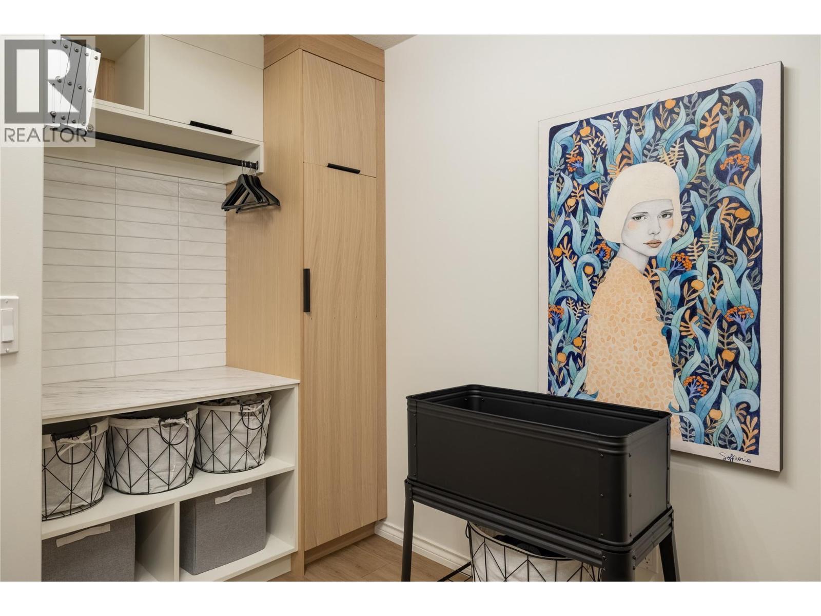10 Bayview Heights, Coldstream, BC - Indoor Photo Showing Other Room