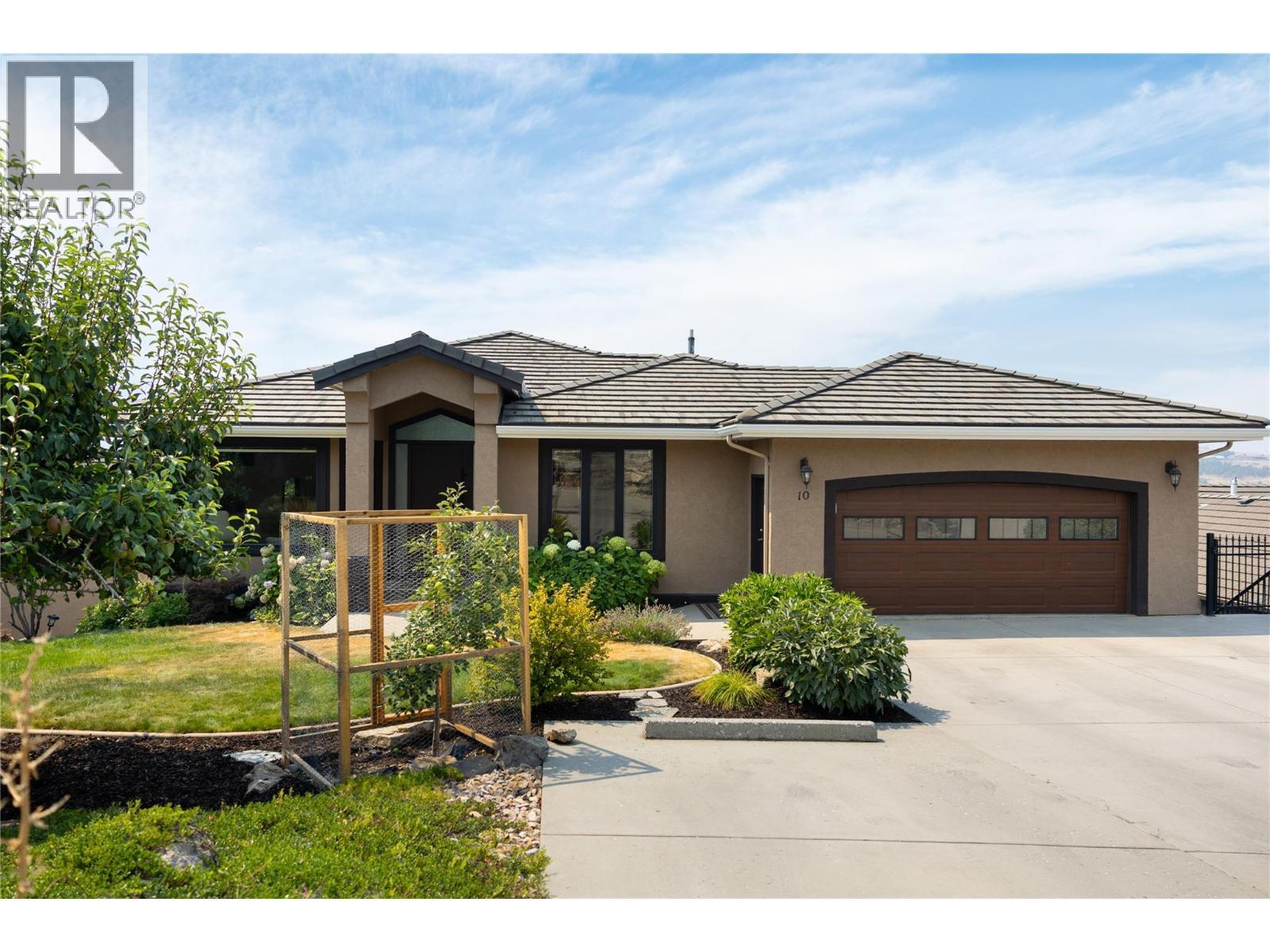 10 Bayview Heights, Coldstream, BC - Outdoor With Facade