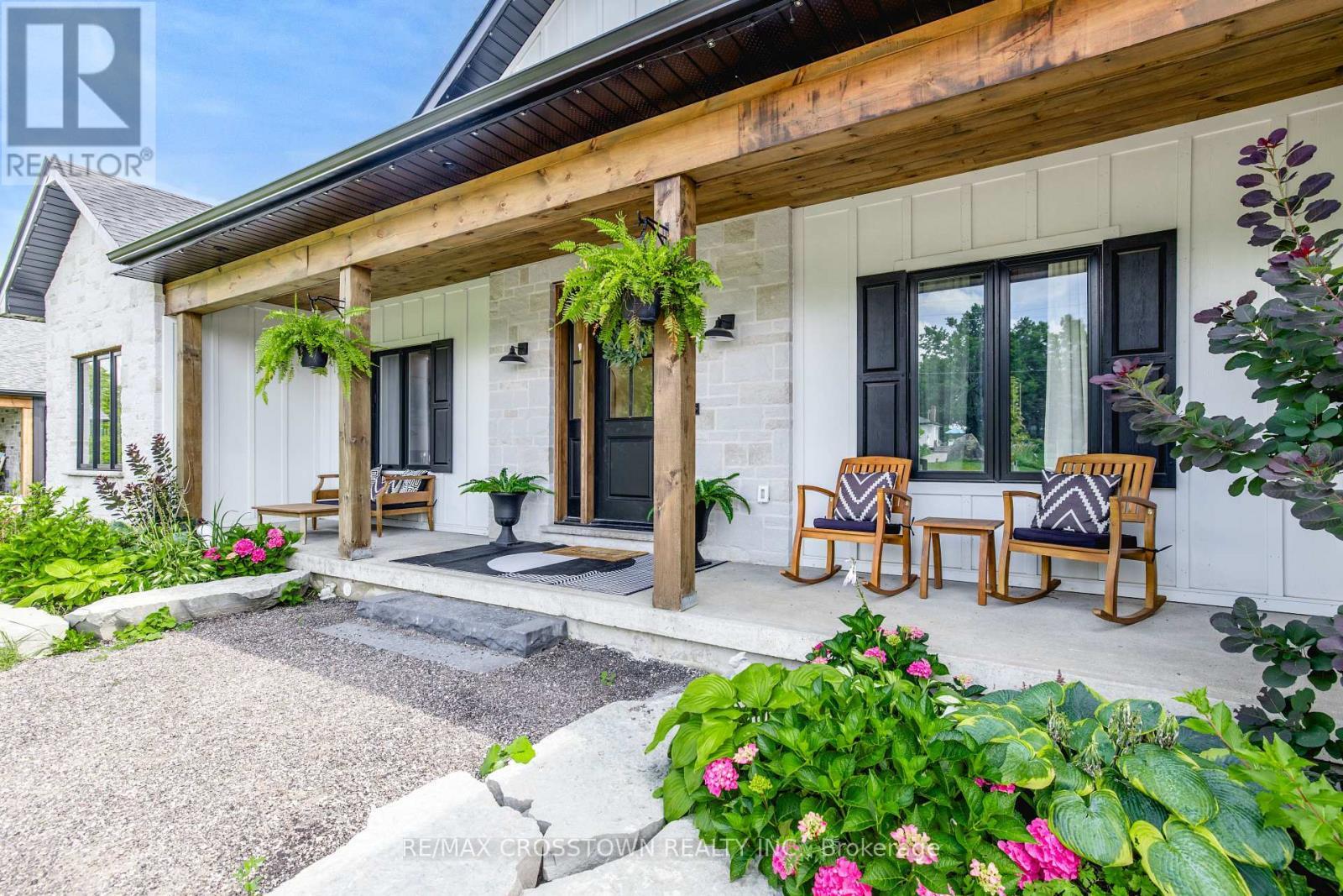 Covered Front Porch - 75 Moonstone Road E, Oro-Medonte, ON - Outdoor With Deck Patio Veranda