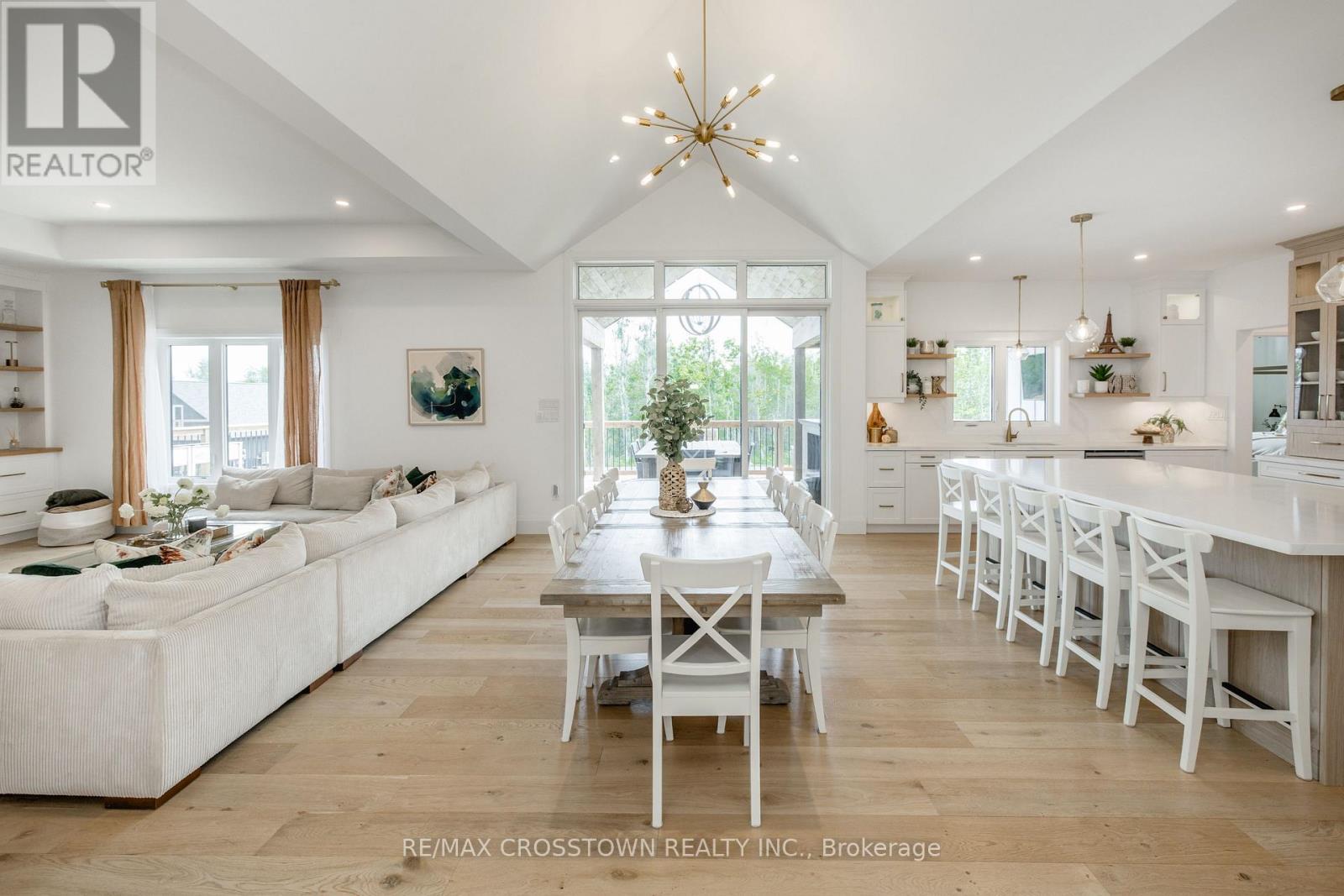 Vaulted ceilings with walk out to upper deck - 75 Moonstone Road E, Oro-Medonte, ON - Indoor