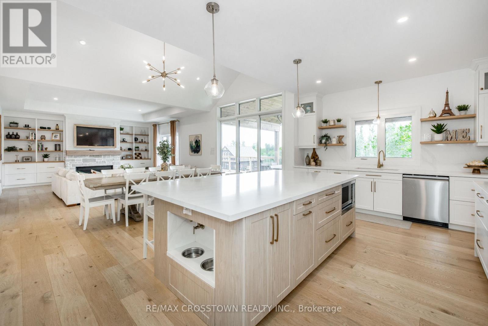 Easy Fill Pet Station & Built in Microwave - 75 Moonstone Road E, Oro-Medonte, ON - Indoor Photo Showing Kitchen With Upgraded Kitchen