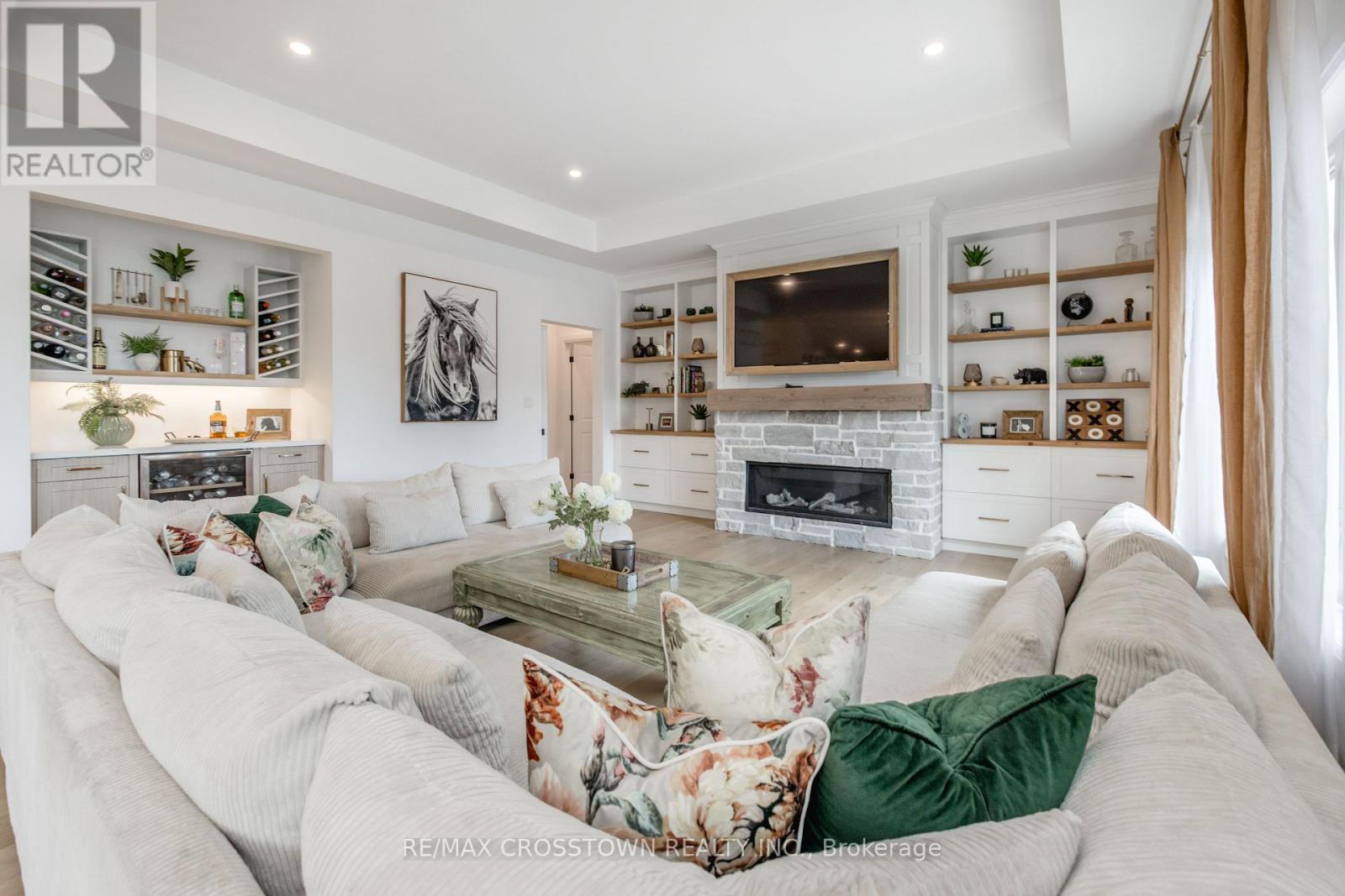 75 Moonstone Road E, Oro-Medonte, ON - Indoor Photo Showing Living Room With Fireplace