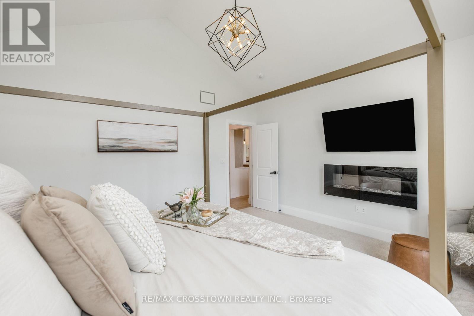 75 Moonstone Road E, Oro-Medonte, ON - Indoor With Fireplace