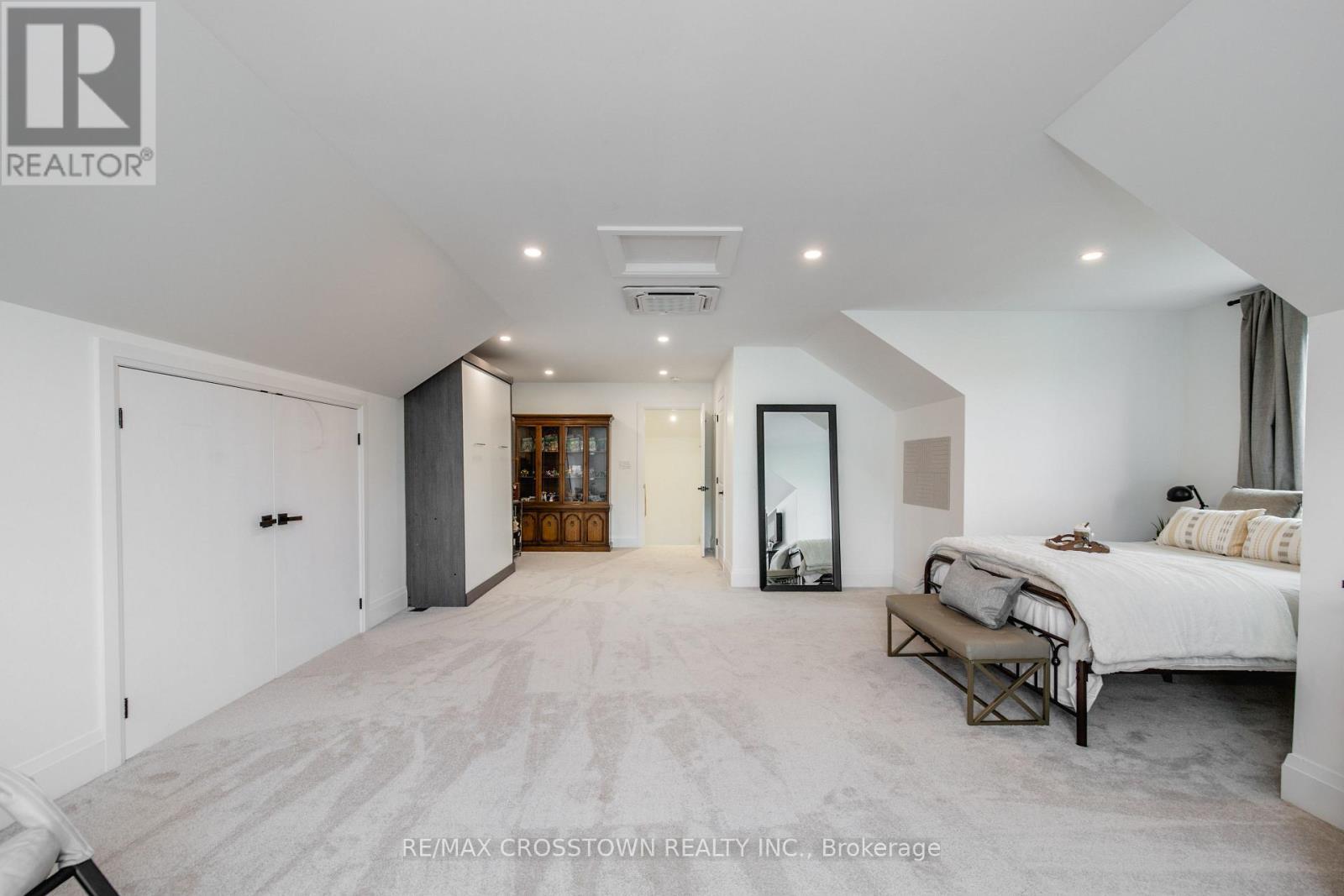 75 Moonstone Road E, Oro-Medonte, ON - Indoor Photo Showing Bedroom