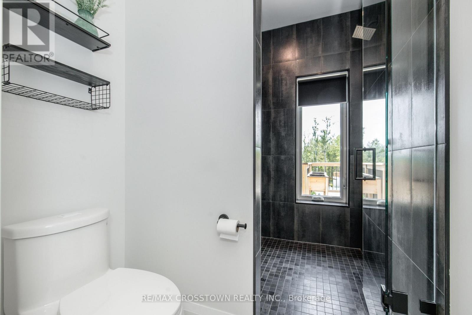 Water closet, walk in shower & heated floors - 75 Moonstone Road E, Oro-Medonte, ON - Indoor Photo Showing Bathroom