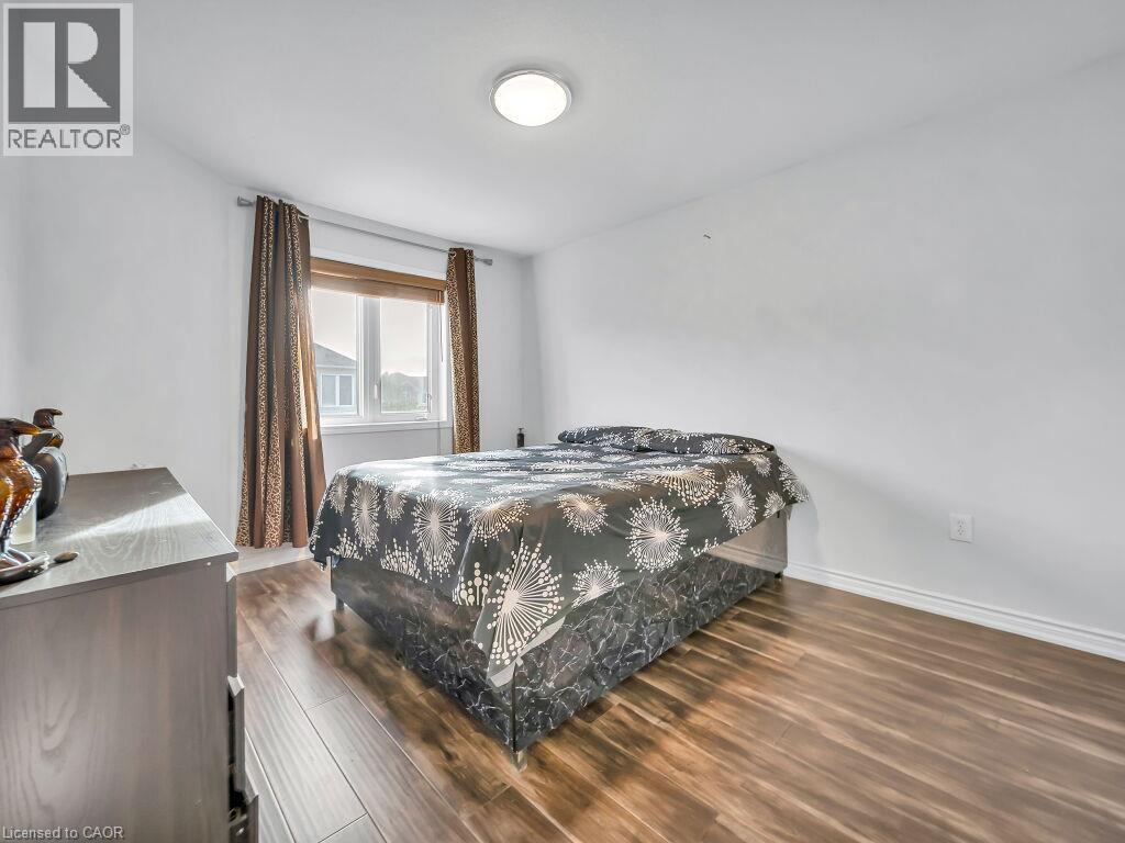 White walls, wood-finish flooring, and a flush mount light fixture - 227 Baldwin Drive Unit# Main, Cambridge, ON - Indoor Photo Showing Bedroom