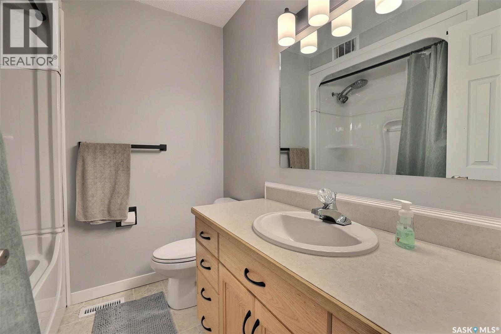 275 Rodenbush Drive, Regina, SK - Indoor Photo Showing Bathroom
