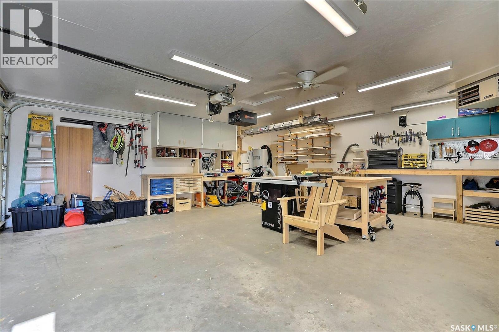 275 Rodenbush Drive, Regina, SK - Indoor Photo Showing Garage