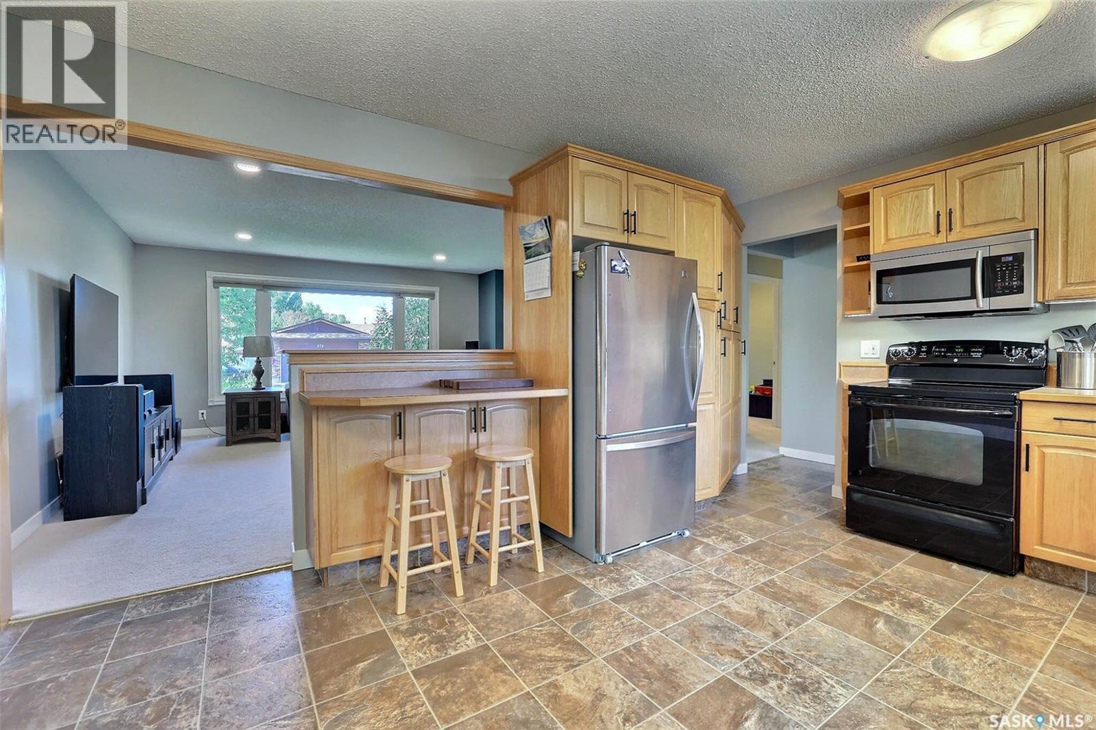 275 Rodenbush Drive, Regina, SK - Indoor Photo Showing Kitchen
