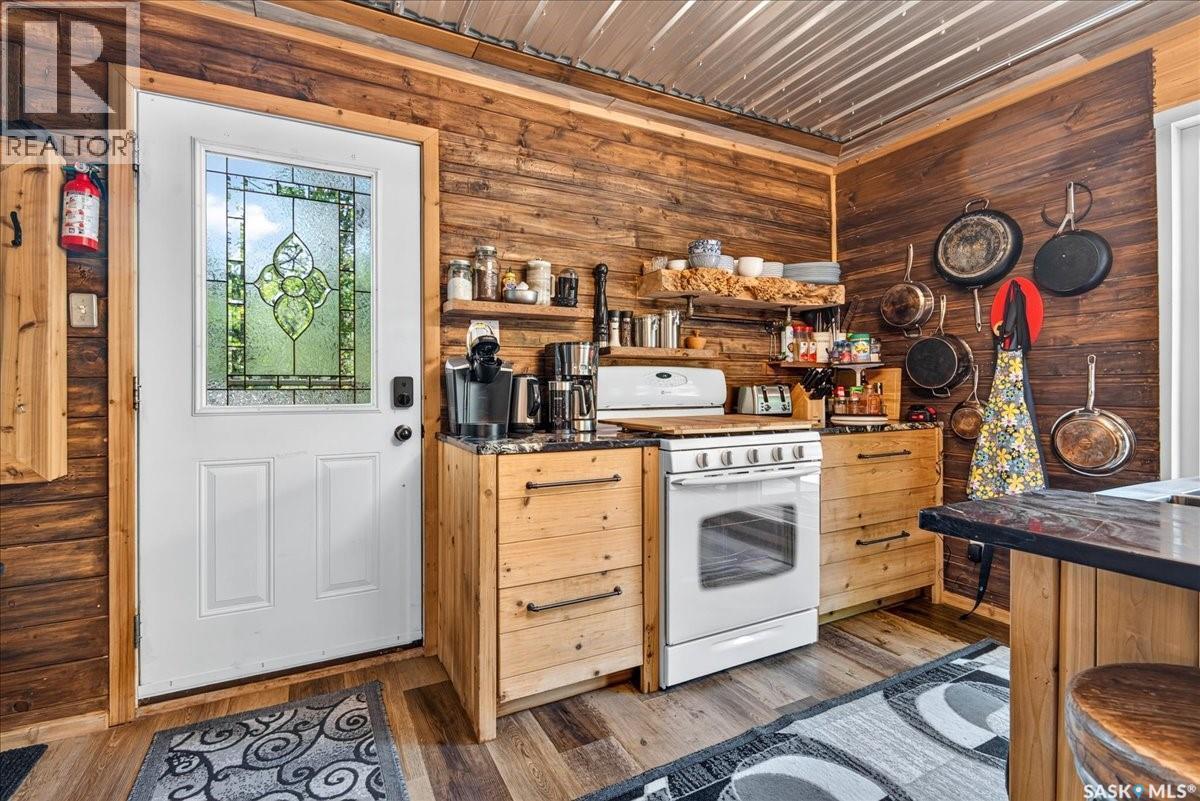 459 5Th Street E, Regina Beach, SK - Indoor Photo Showing Kitchen