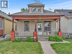 489 MCKAY Windsor, ON N9B 1Z7