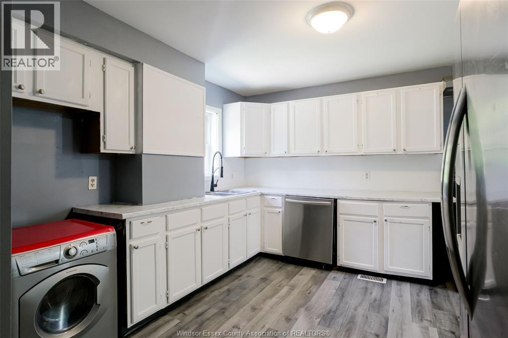 355 Bridge, Windsor, ON - Indoor Photo Showing Laundry Room