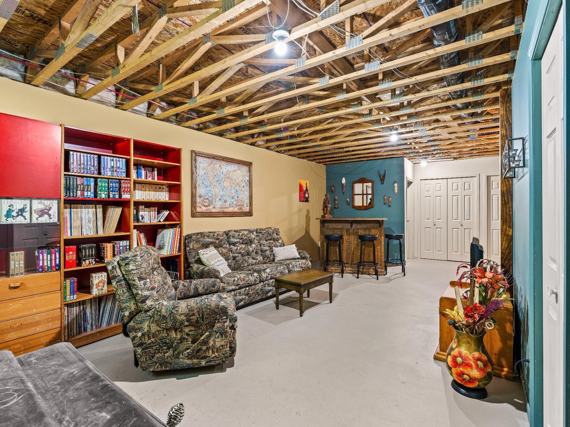 Salle familiale - 37 Ch. Mercier, Bury, QC - Indoor Photo Showing Basement