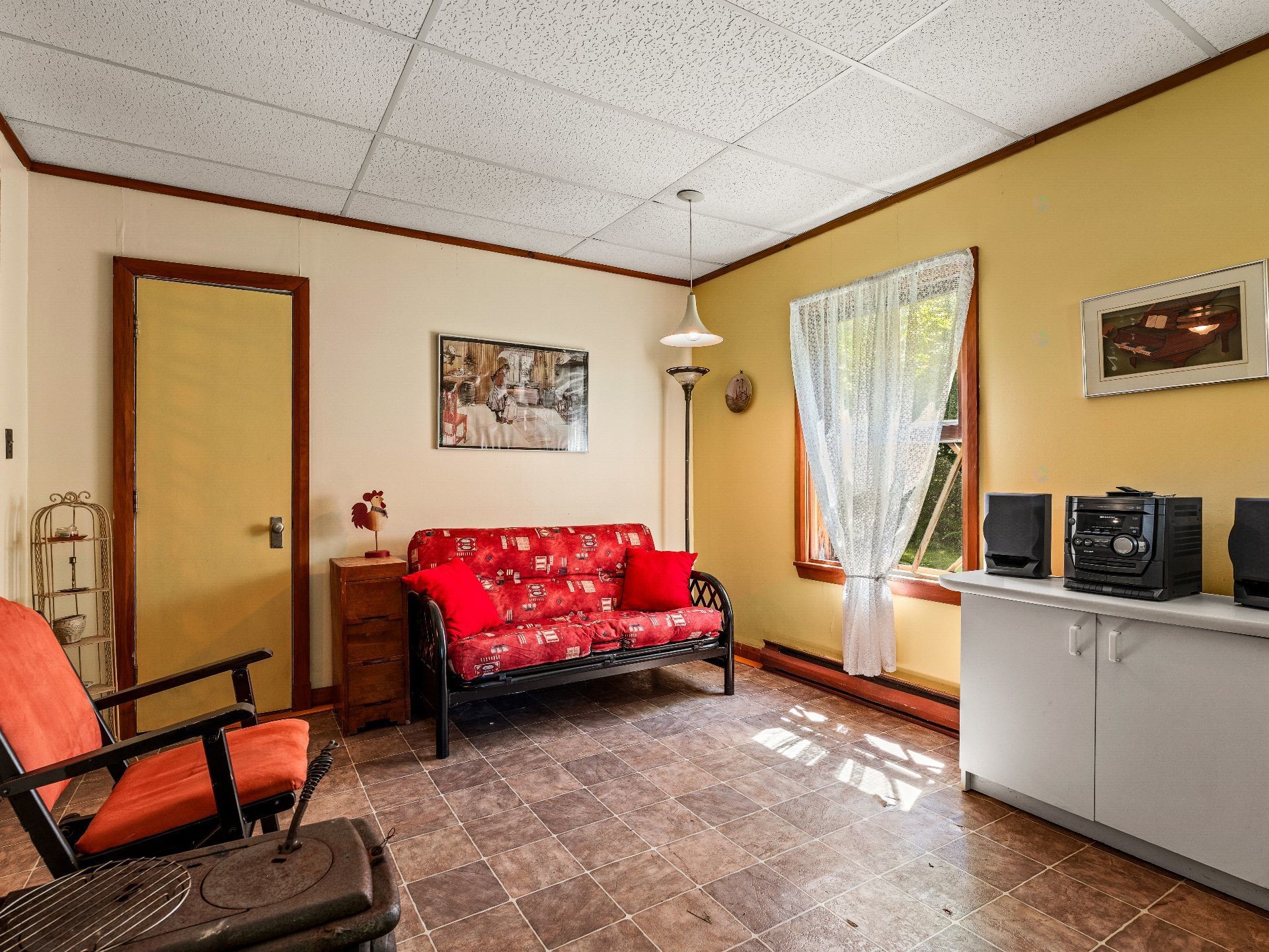 Salon - 37 Ch. Mercier, Bury, QC - Indoor