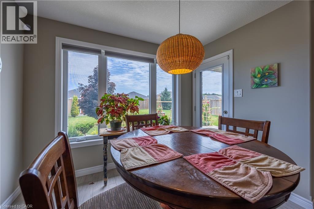 7 Stonebridge Place, Simcoe, ON - Indoor Photo Showing Dining Room