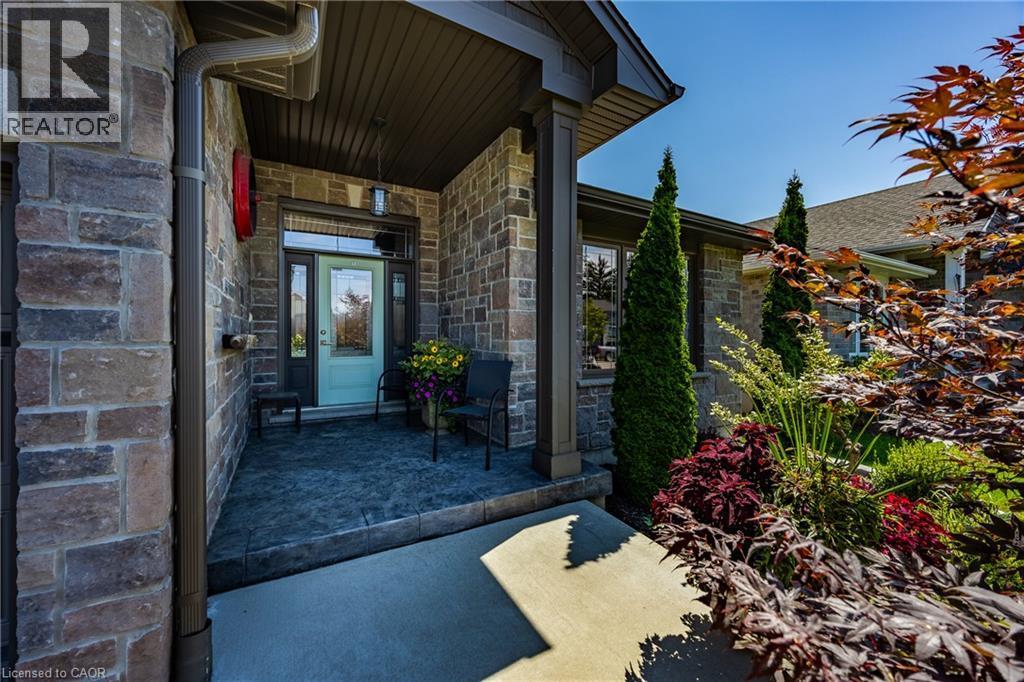 7 Stonebridge Place, Simcoe, ON - Outdoor