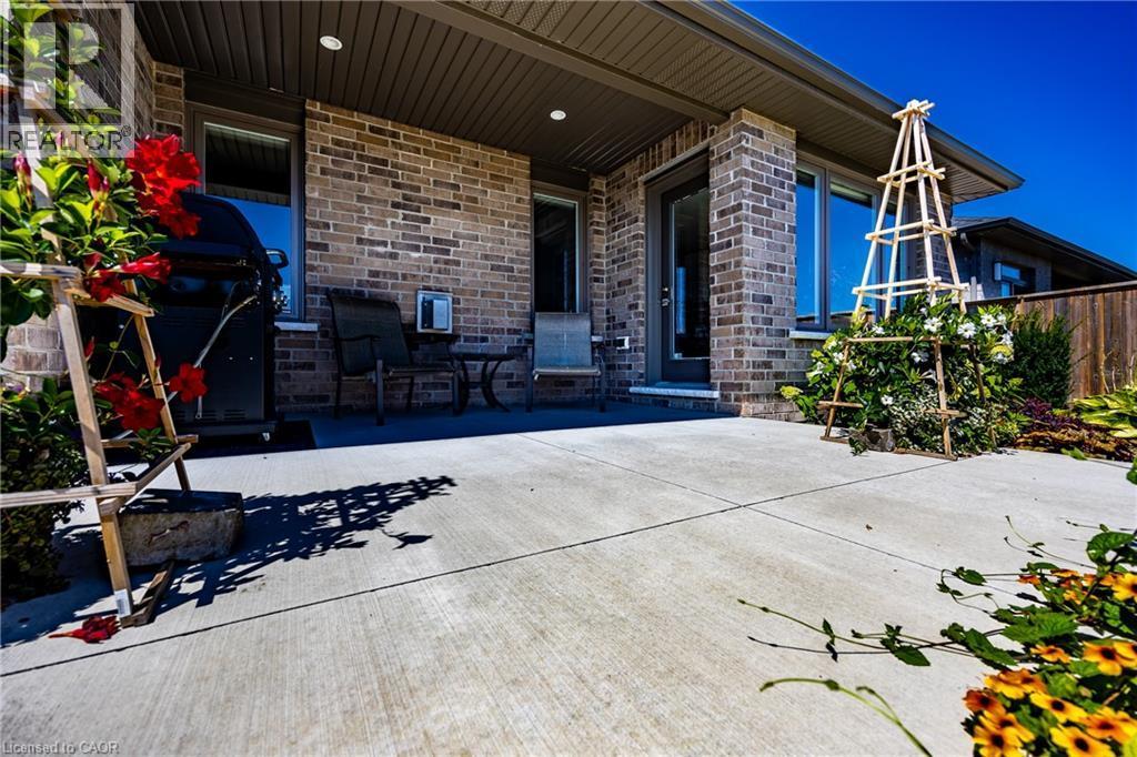 7 Stonebridge Place, Simcoe, ON - Outdoor
