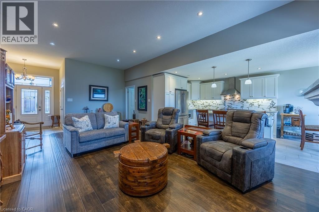 7 Stonebridge Place, Simcoe, ON - Indoor Photo Showing Living Room