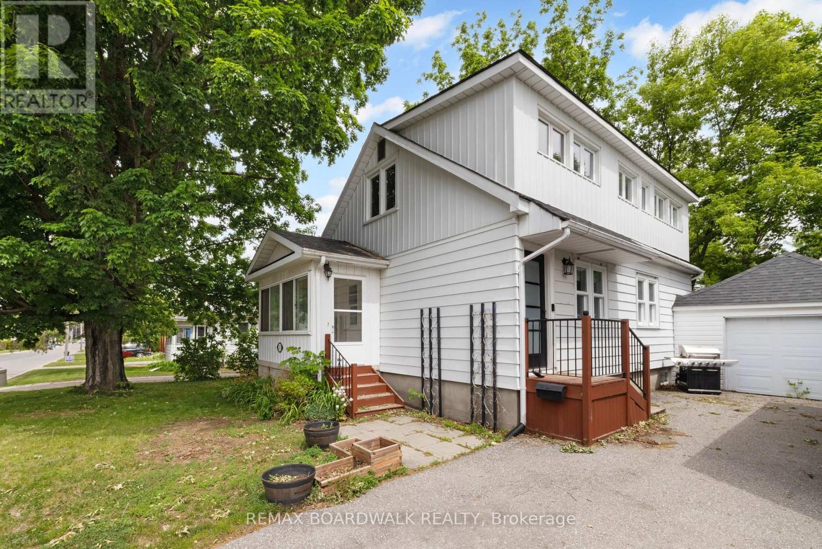 111 Beckwith Street E, Perth, ON - Outdoor