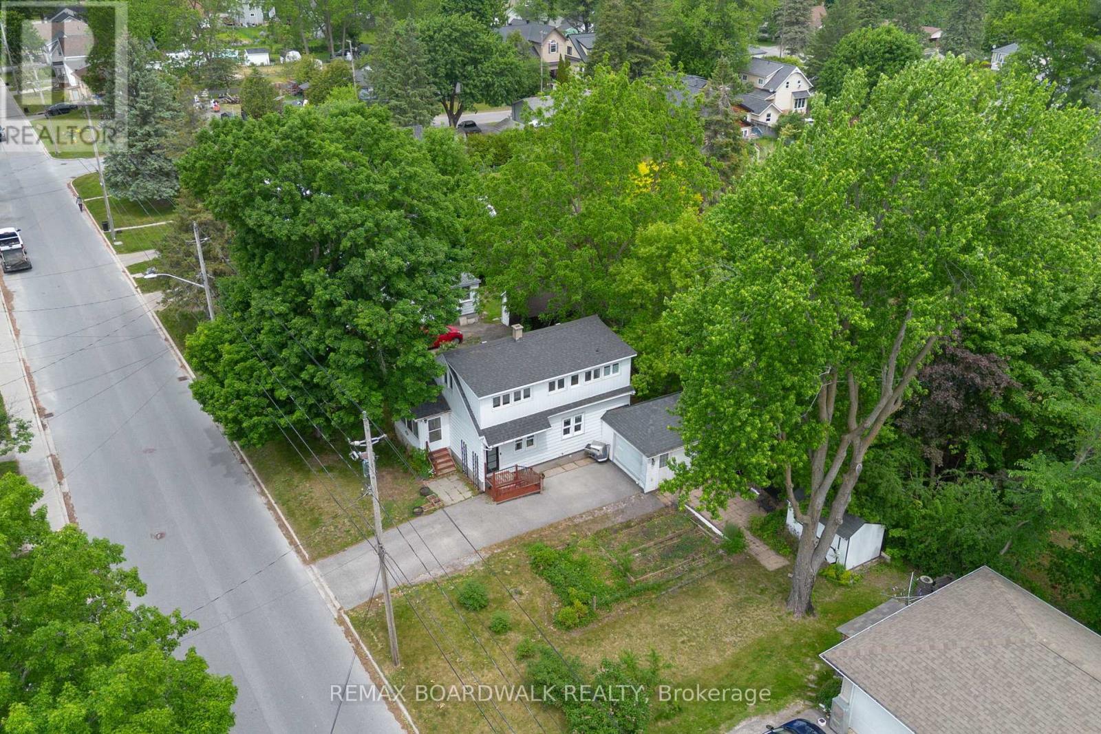 111 Beckwith Street E, Perth, ON - Outdoor