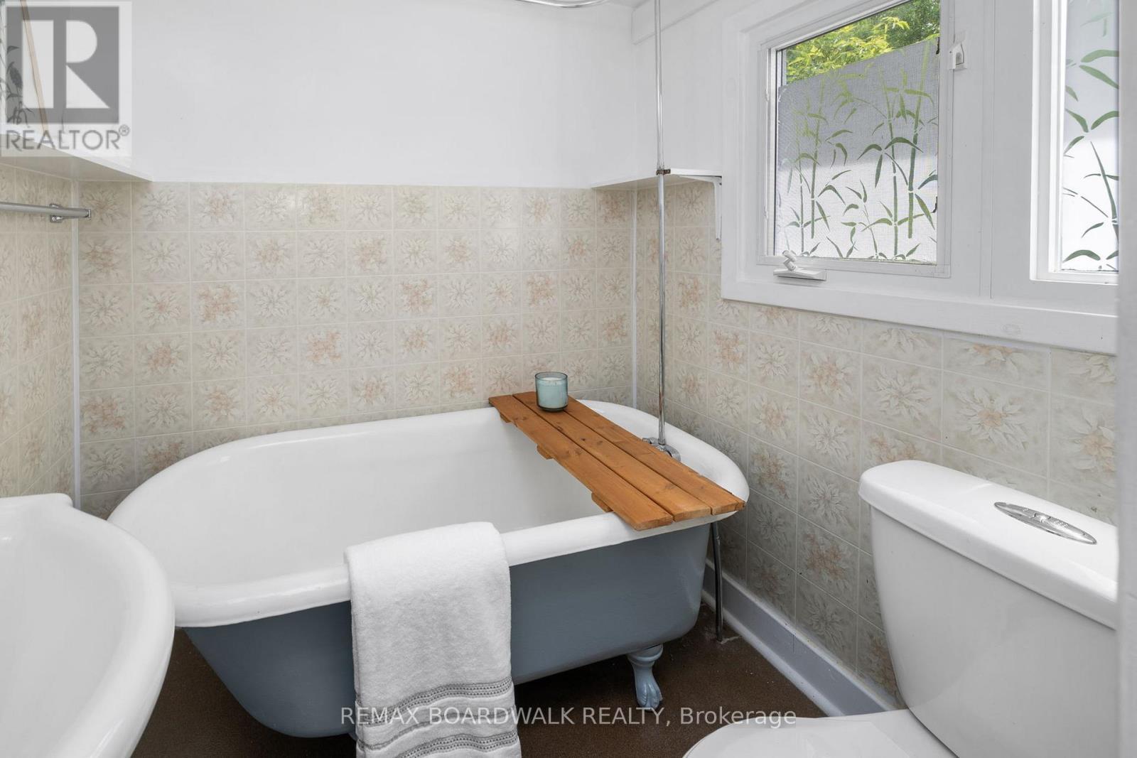 111 Beckwith Street E, Perth, ON - Indoor Photo Showing Bathroom