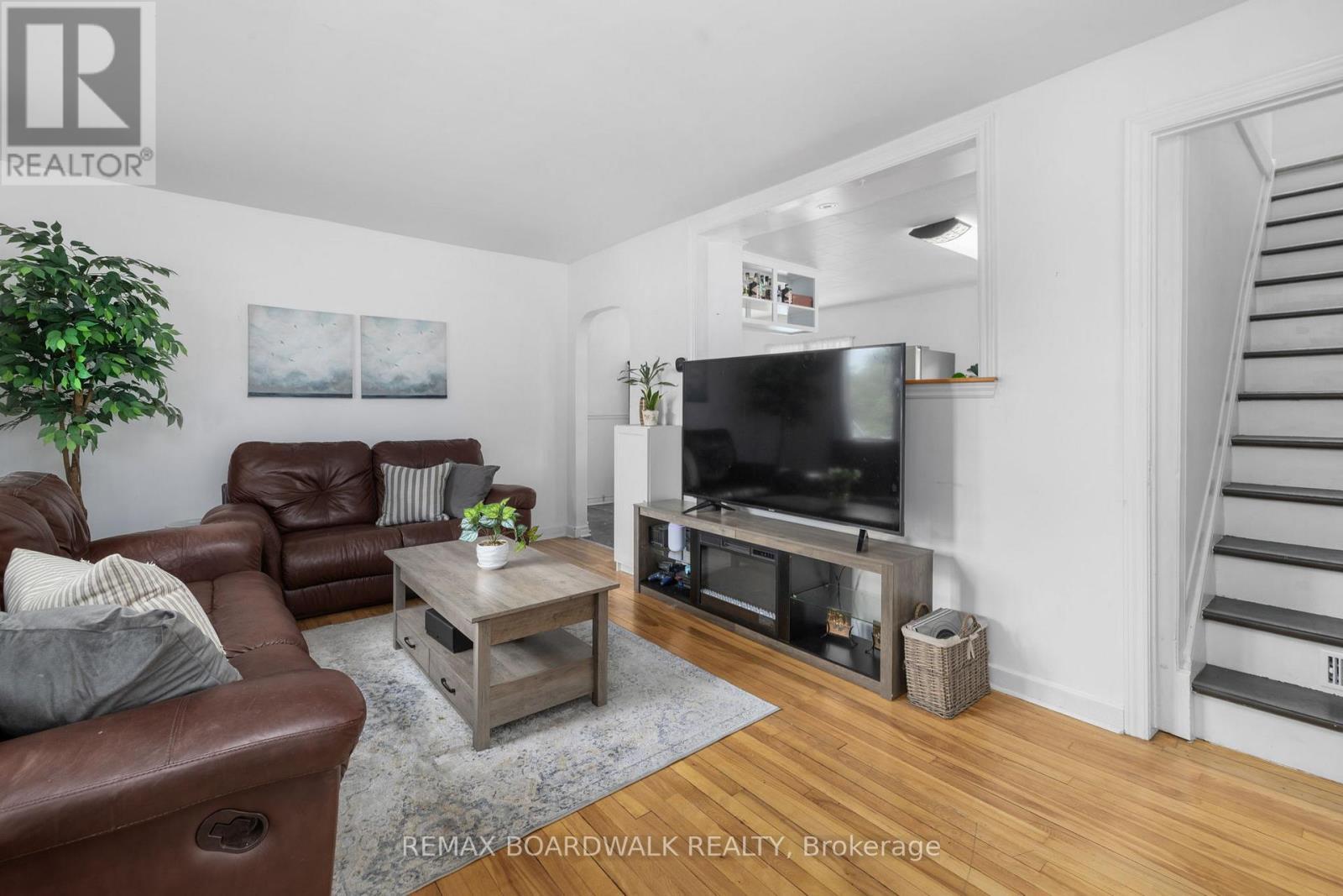 111 Beckwith Street E, Perth, ON - Indoor Photo Showing Living Room