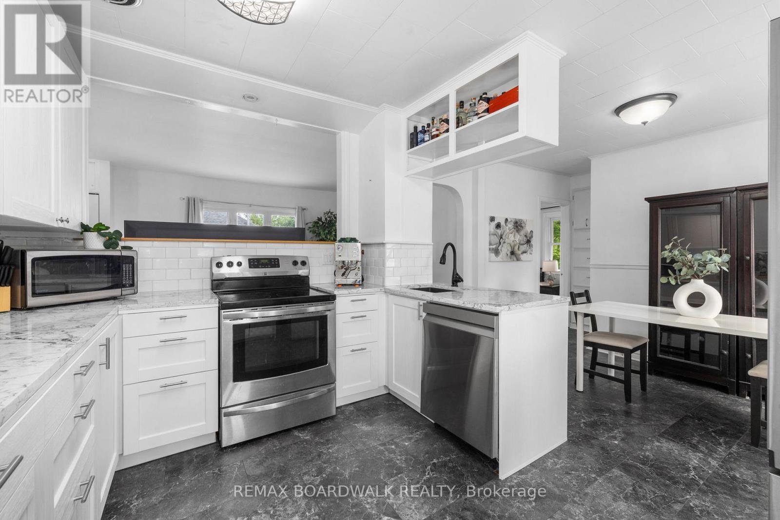 111 Beckwith Street E, Perth, ON - Indoor Photo Showing Kitchen