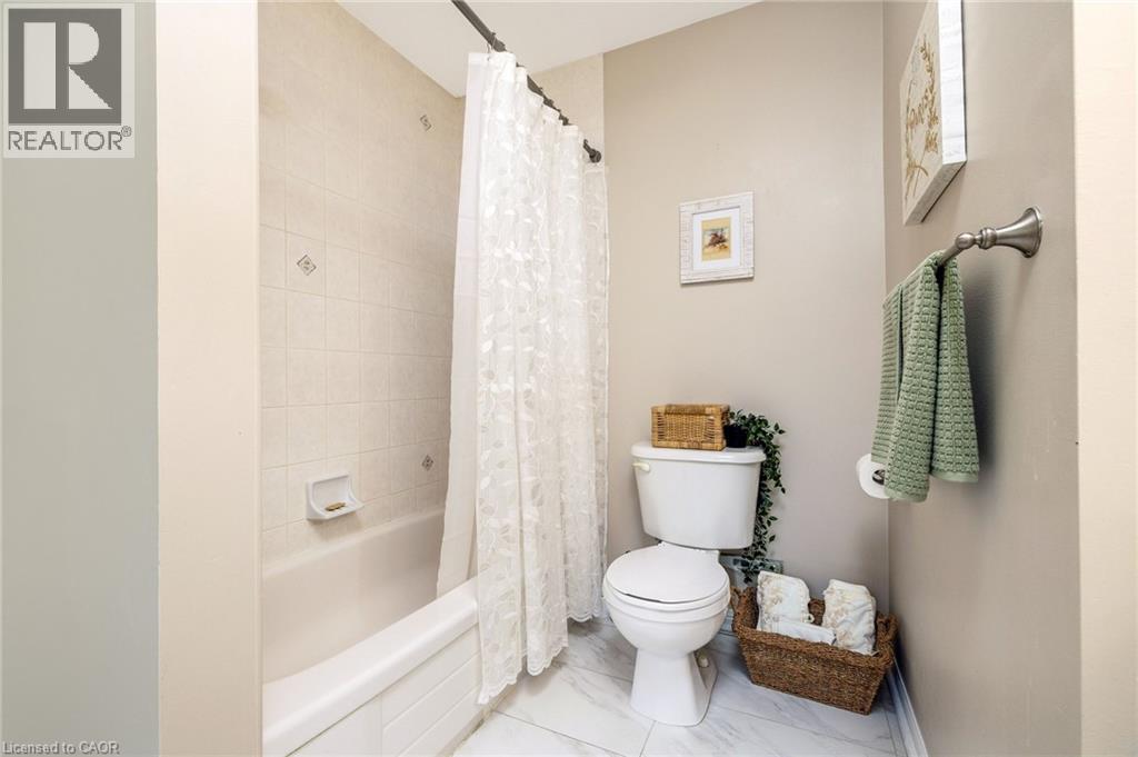 619 Porter Way, Milton, ON - Indoor Photo Showing Bathroom
