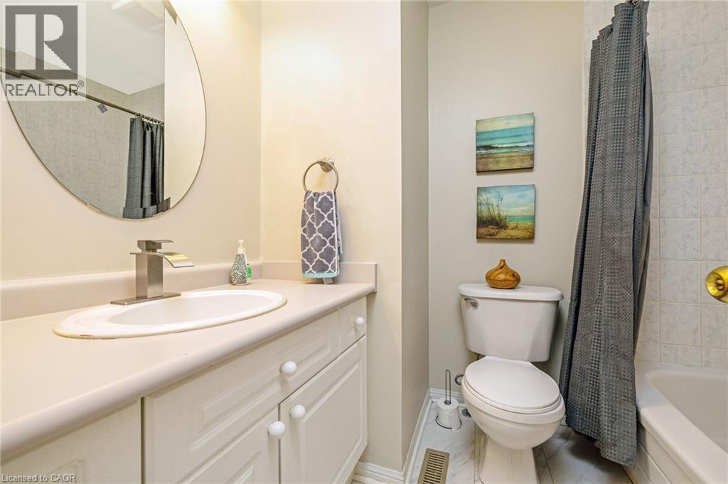 619 Porter Way, Milton, ON - Indoor Photo Showing Bathroom
