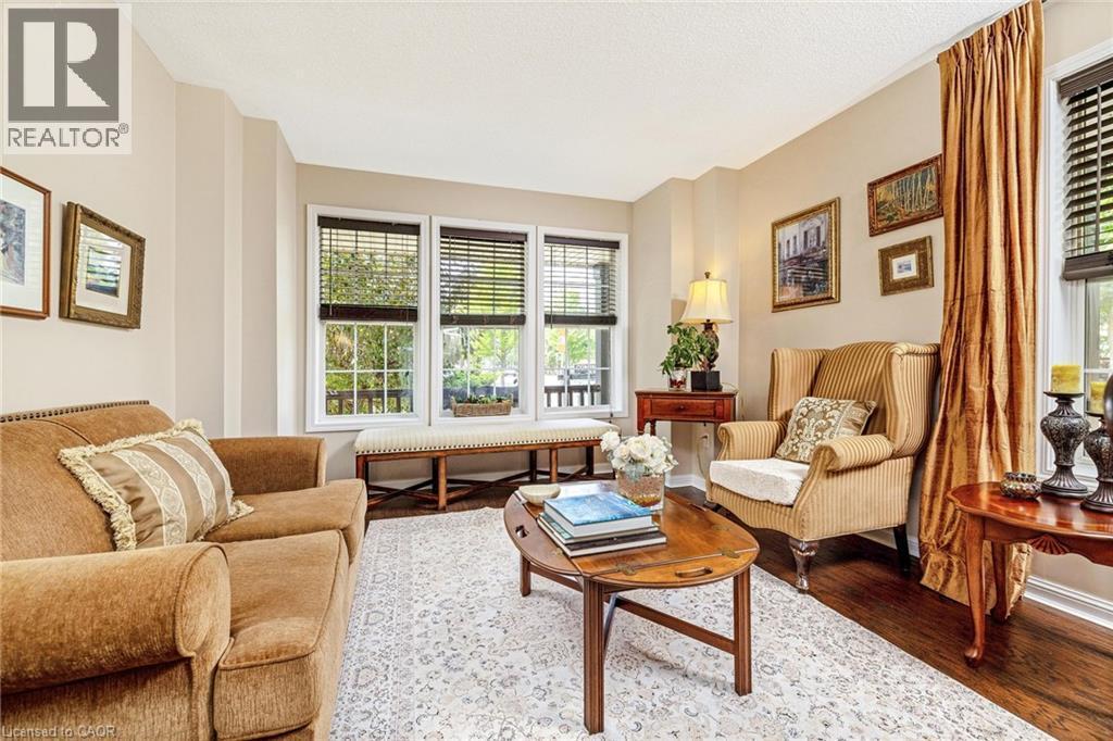 619 Porter Way, Milton, ON - Indoor Photo Showing Living Room