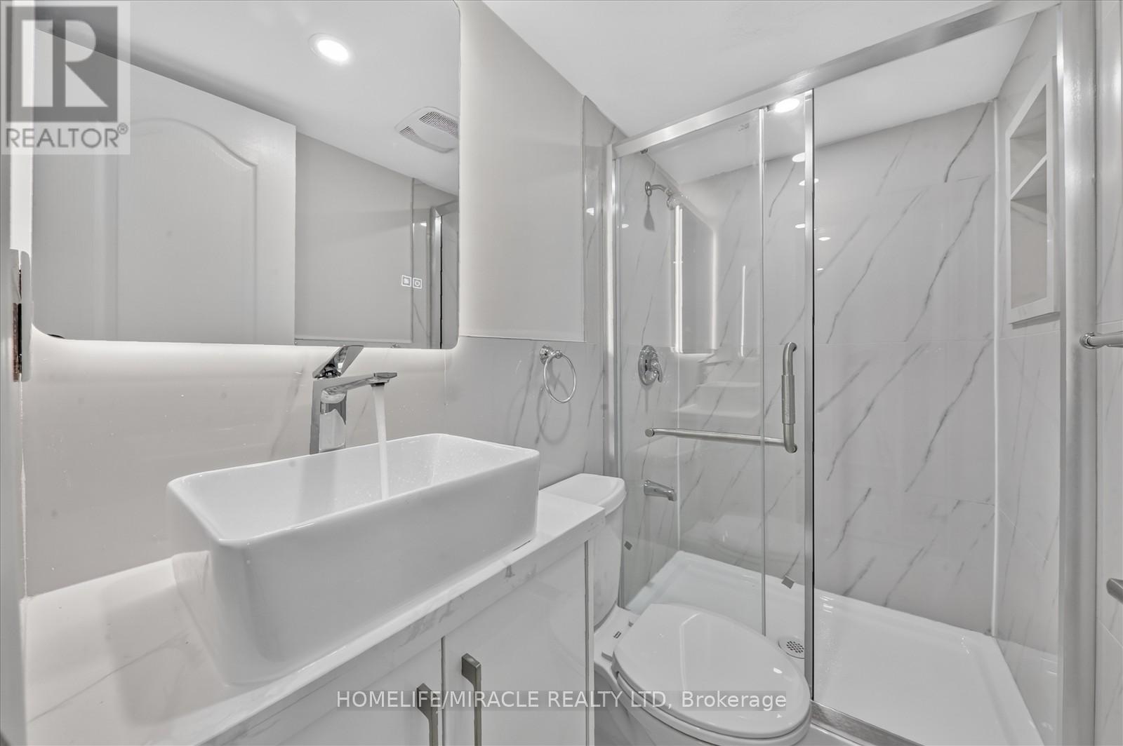 46 Singleton Road, Toronto, ON - Indoor Photo Showing Bathroom