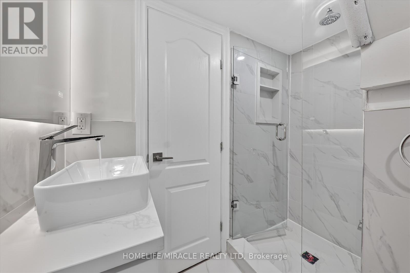 46 Singleton Road, Toronto, ON - Indoor Photo Showing Bathroom