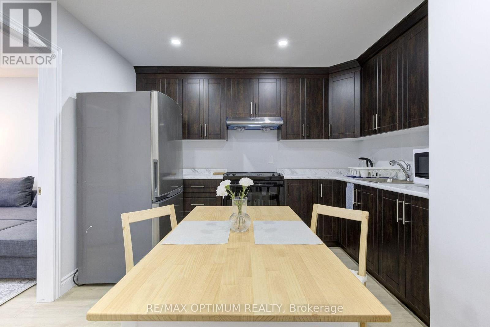 7060 Airport Road, Mississauga, ON