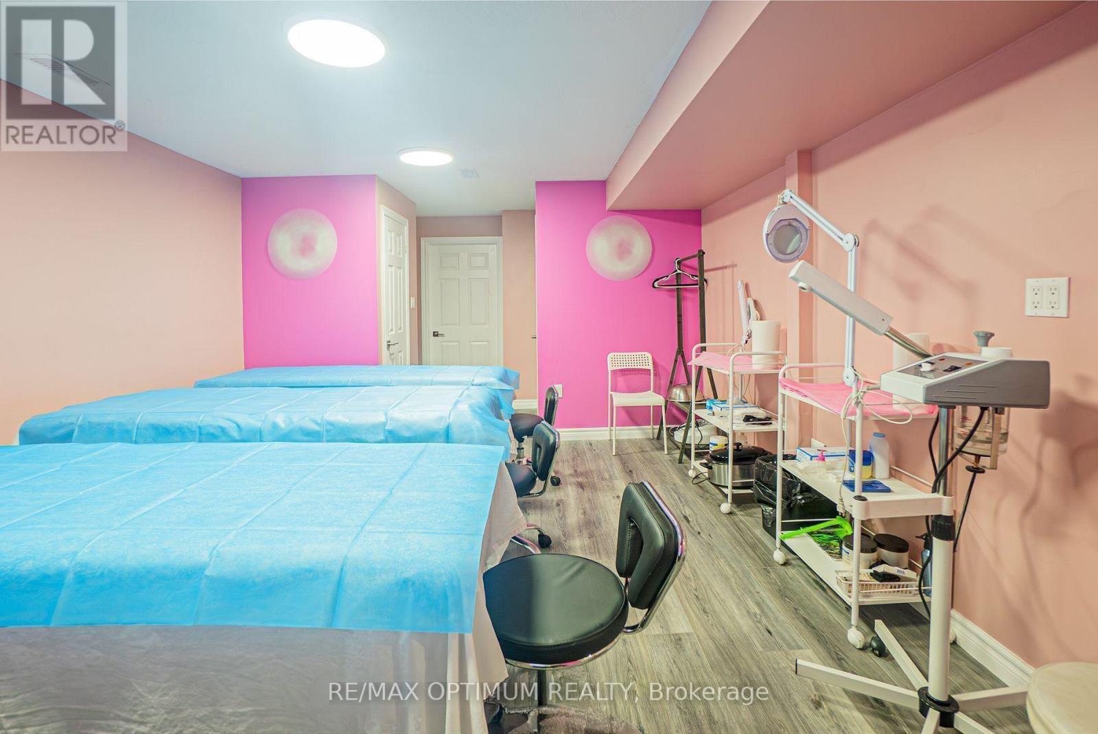 7060 Airport Road, Mississauga, ON
